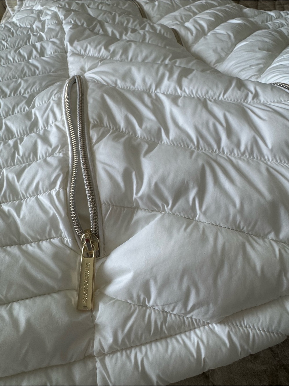 Michael Kors Packable Quilted Puffer Vest White Size XL Gold Hardware - Picture 8 of 17